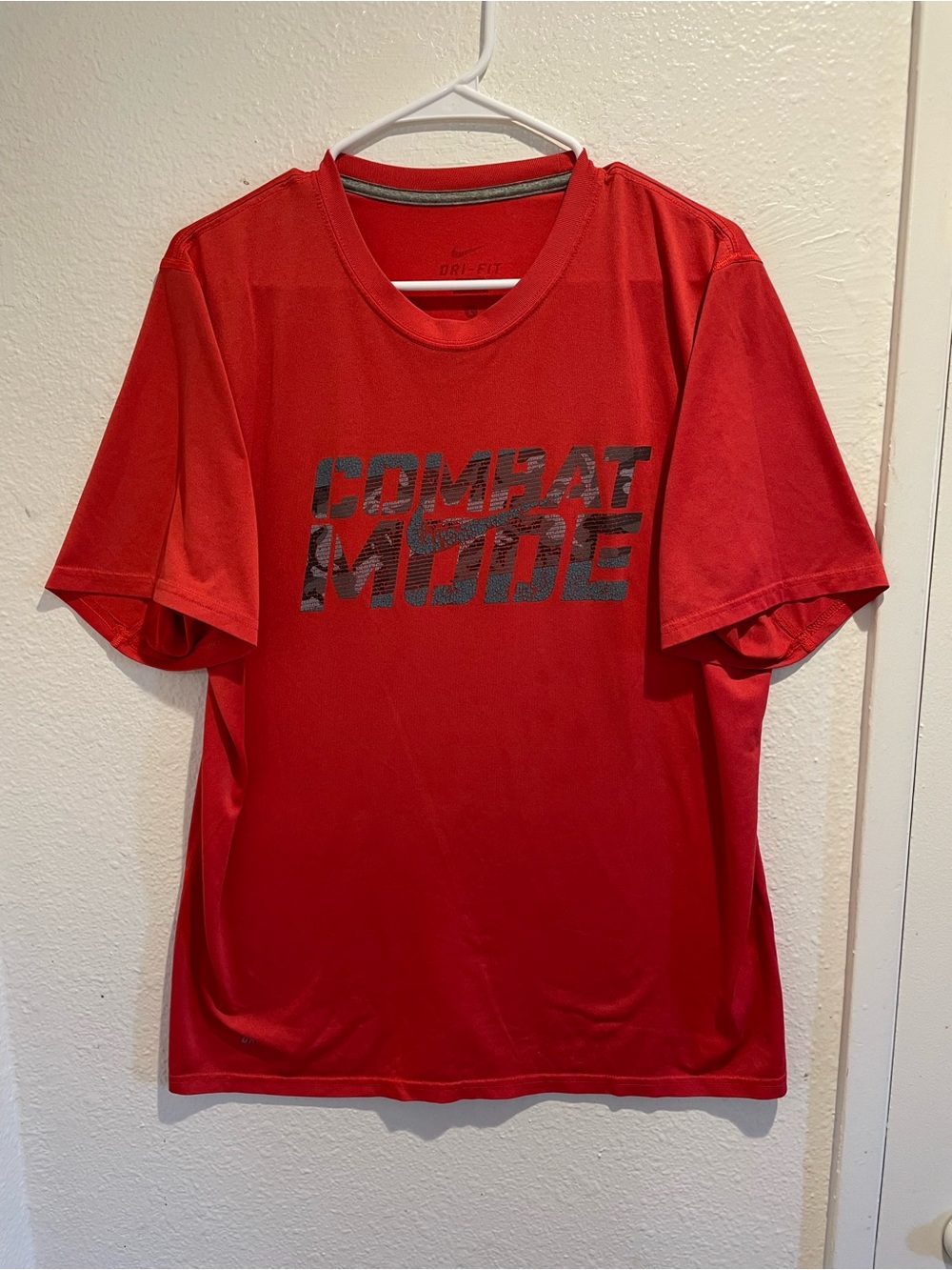 Nike Mens Large L Dri-Fit Red Combat Mode Camouflage Graphic Athletic T Shirt